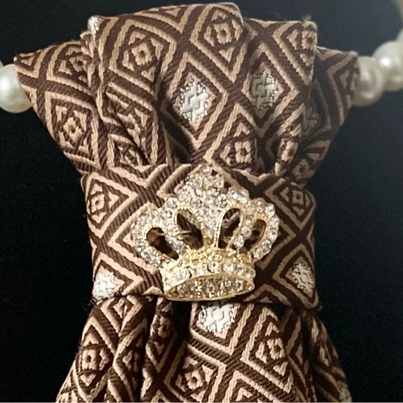 Brown Geometric Pattern Tie necklace with jeweled Crown Brooch - Picture 2 of 3